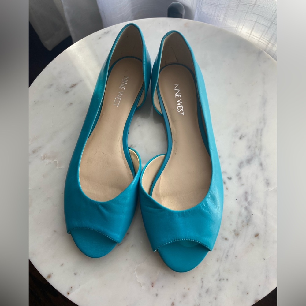 Nine West Size 6 Turquoise Open-Toe Flats